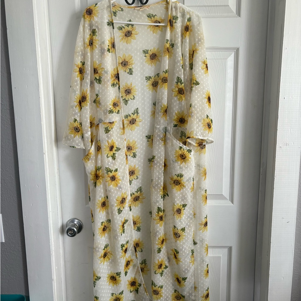 Le Lis Sunflower Print Sheer Kimono
